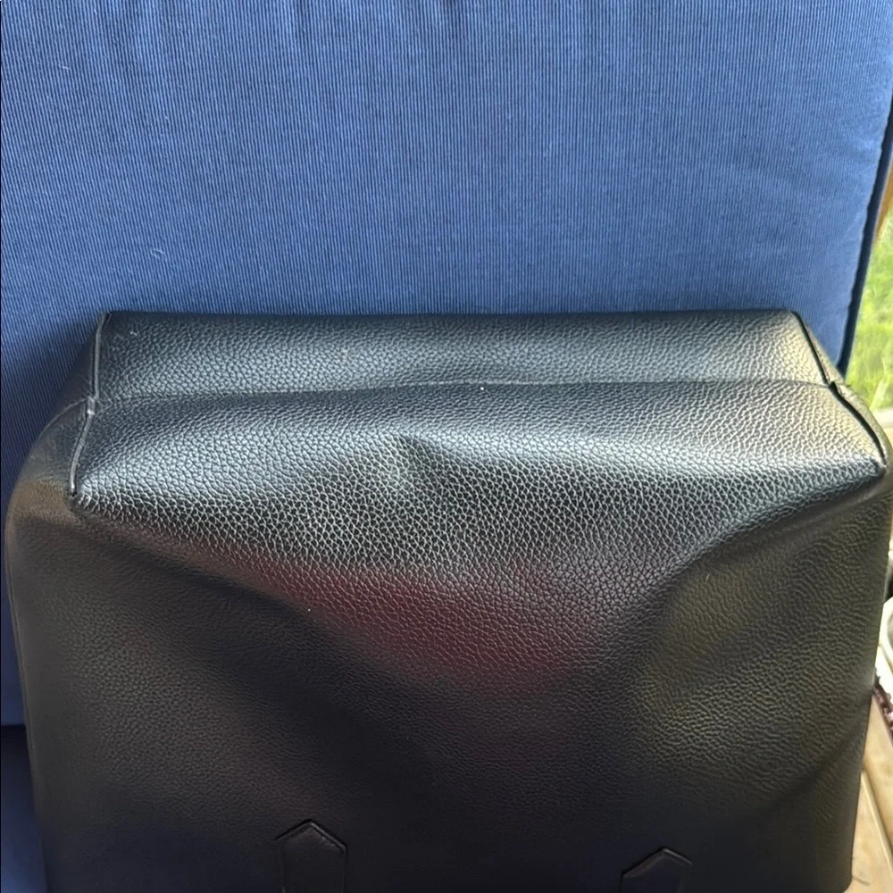 Sleek Black Leather Tote with Structured Design